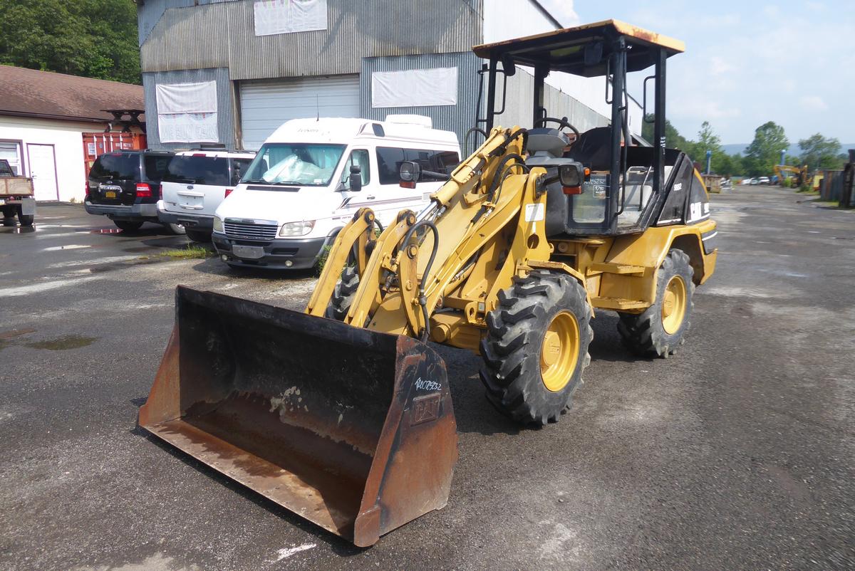 2004 Caterpillar 902 Tire Loader