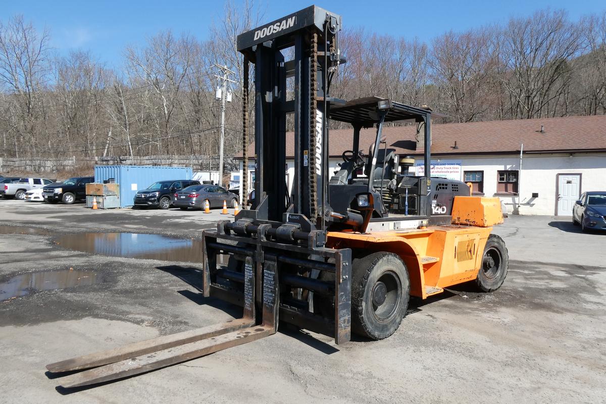 Doosan D140S-7 Diesel Pneumatic Forklift